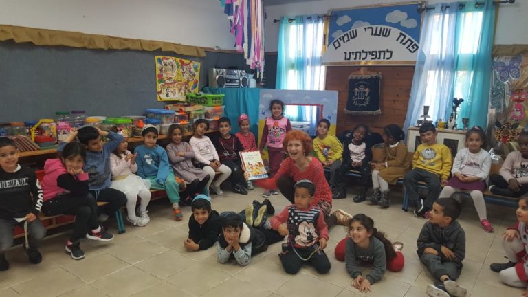 בגן ילדים 2 2019-03-11 כניסה חגיגית של הערכה לגן חובה